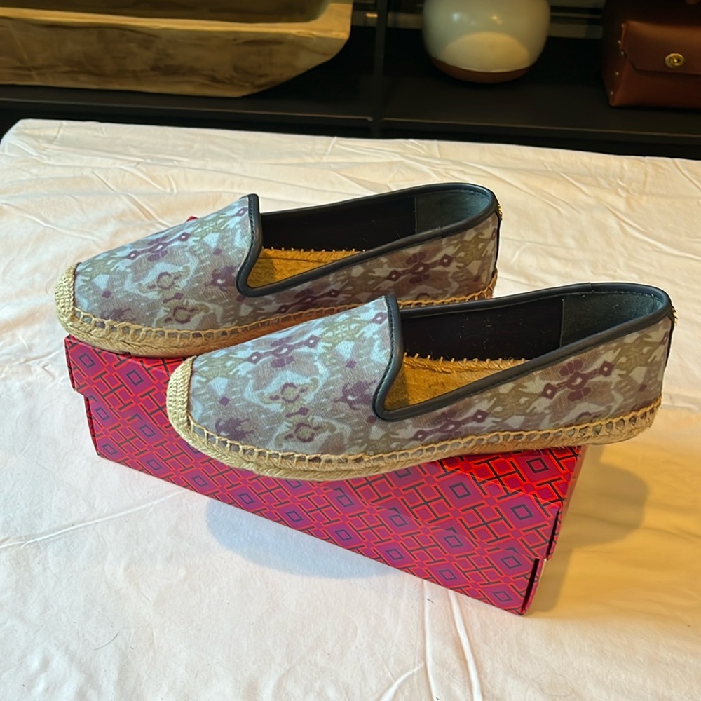Tory Burch NIB Rivera Biarritz Print Canvas Espadrilles-Gray- Size 9.5